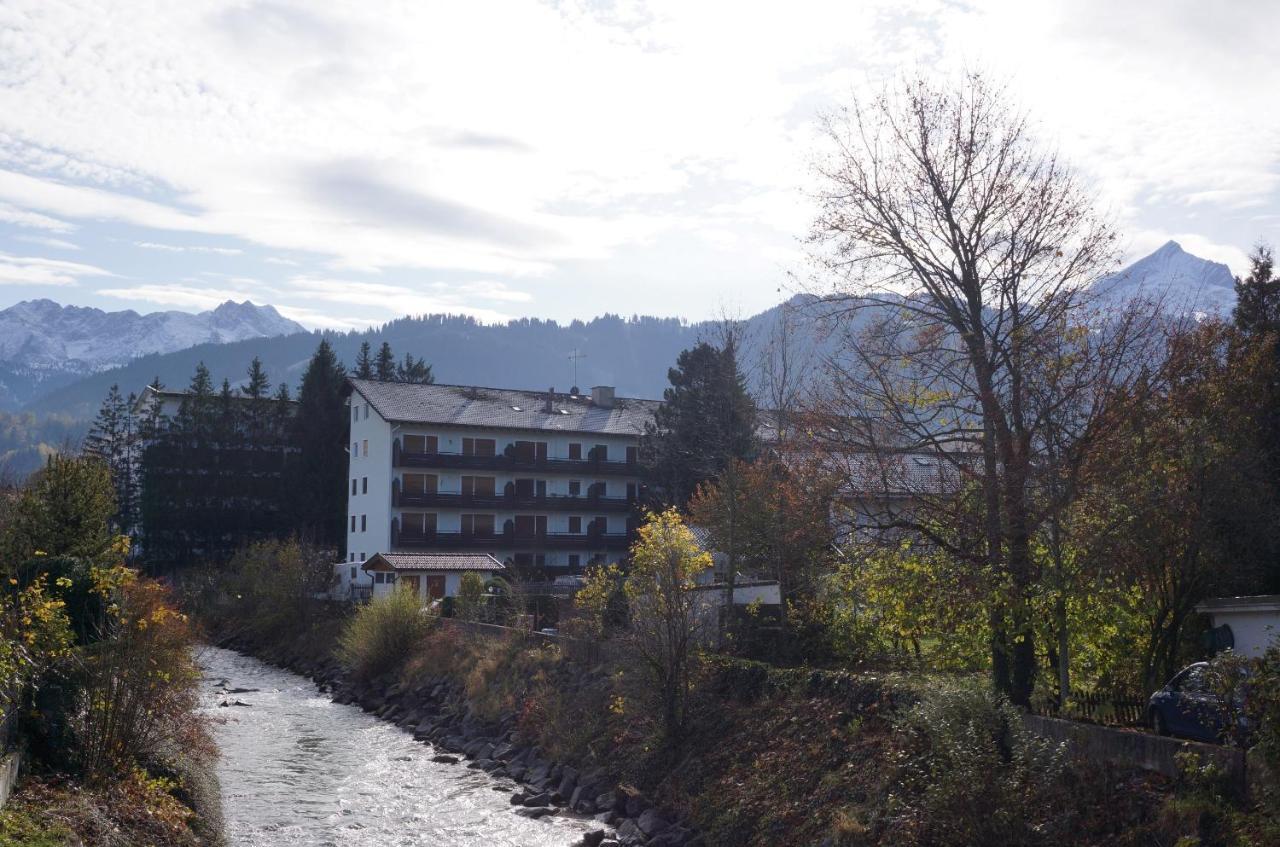 Sunny 1-Room Apartment Near Railway Station Garmisch-Partenkirchen Eksteriør bilde